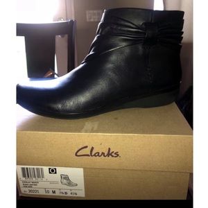 Brand new CLARKS Black Leather bootie 10